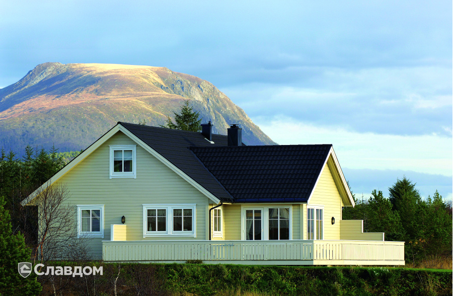 Крыша загородного дома из композитной черепицы AeroDek (Decra) Classic цвет антрацит