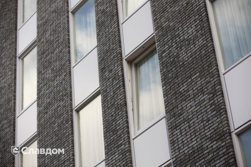 Медицинский центр De Bethaan с облицовкой кирпичом Terca Ebonywood