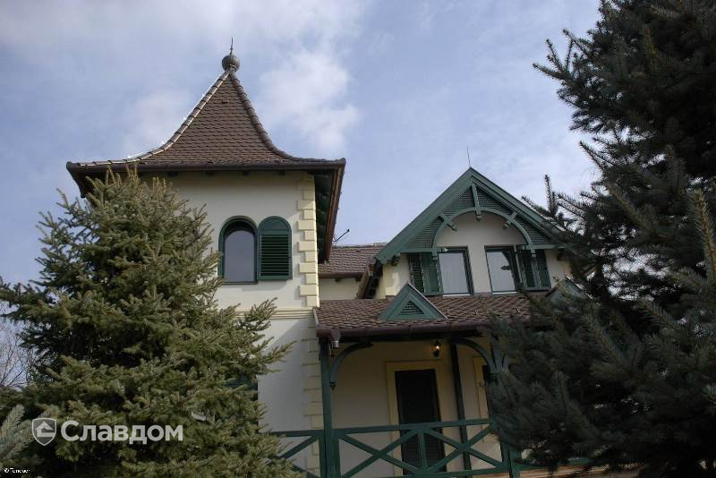 Частный дом с черепицей TONDACH Бобровка 13-коричневый ангоб
