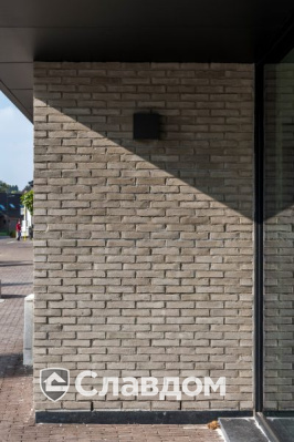 Культурный центр в Тервюрене с облицовкой кирпичом Terca Latero Basalto