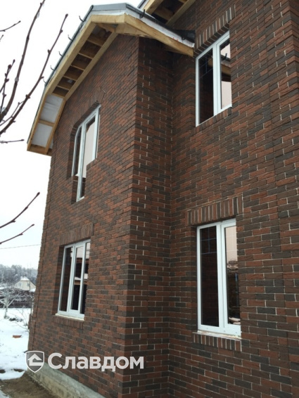 Частный двухэтажный дом с облицовкой кирпичом КС-Керамик Бавария микс кора