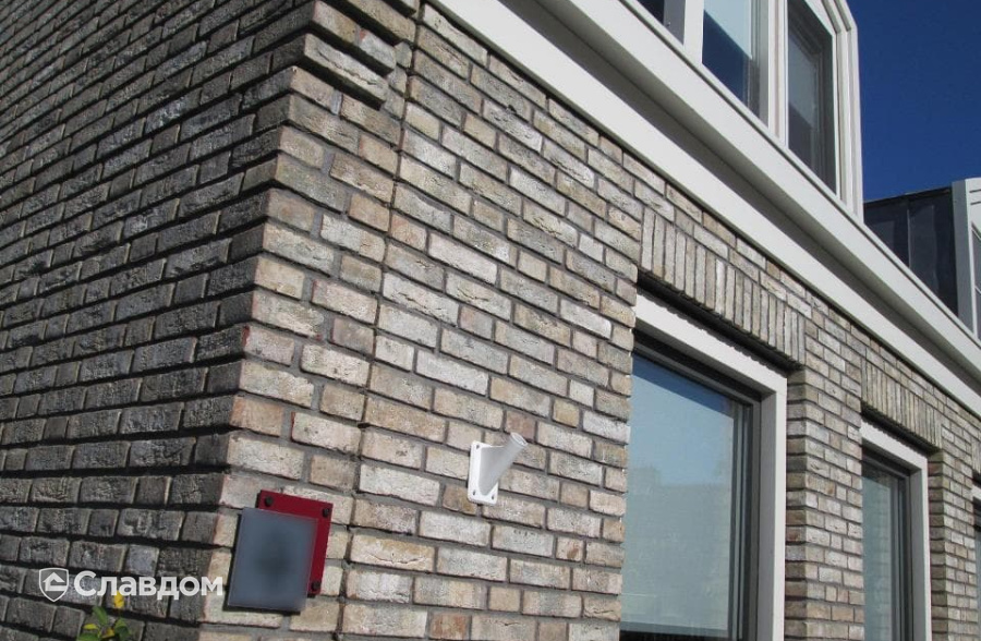 Двухэтажный коттедж с облицовкой кирпичом Terca Bronsgroen