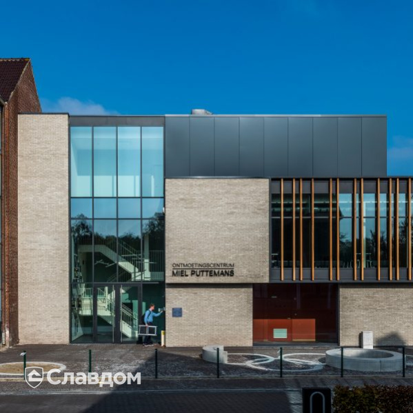 Культурный центр в Тервюрене с облицовкой кирпичом Terca Latero Basalto