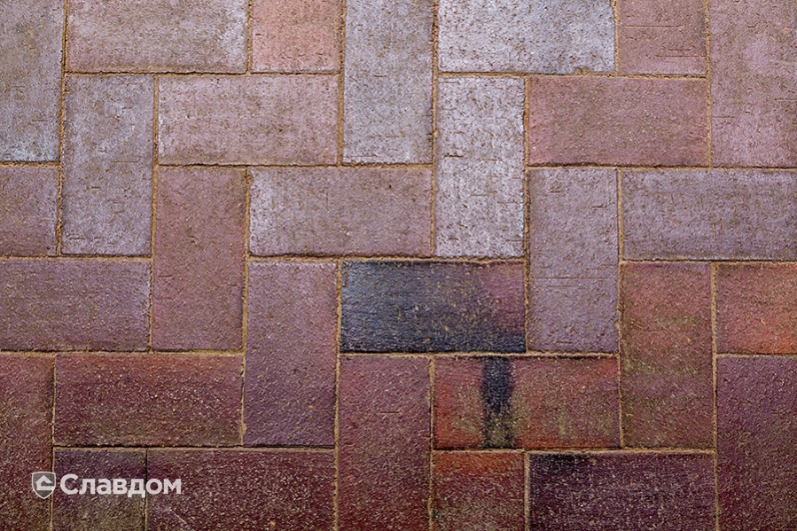 Пешеходная дорожка с применением брусчатки MUHR 04S Rotbraun-bunt special