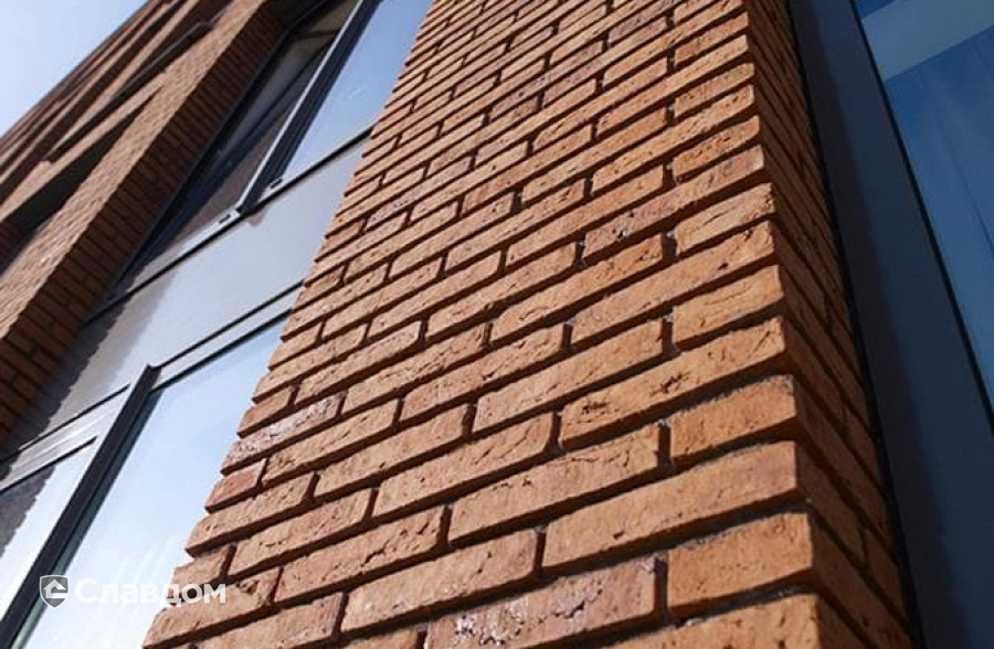 Многоэтажный жилой дом с облицовкой кирпичом Terca Sedum Exclusief