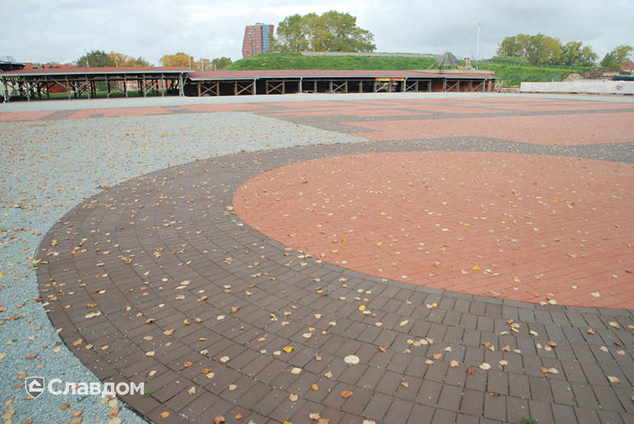 Площадь с применением брусчатки Penter Baltic Klinker Pavers Classic и Braun