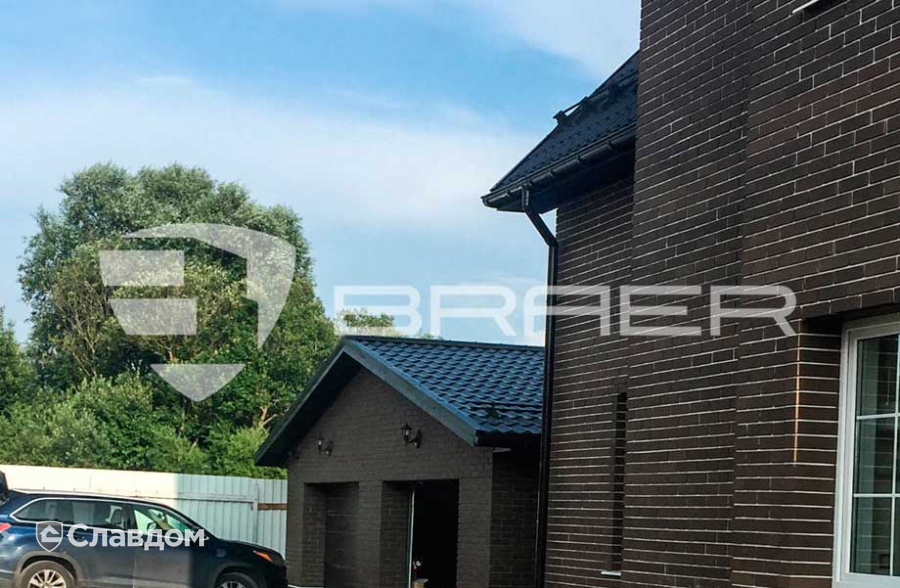 Частный дом в Московской области с мощением тротуарной плиткой BRAER