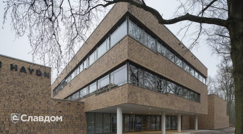 Здание школы Joseph Haydn с облицовкой кирпичом Terca Sussex Multi Gesinterd