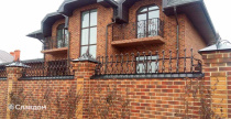 Частный жилой дом с применением кирпича Feldhaus Klinker 328 carmesi multi vascu