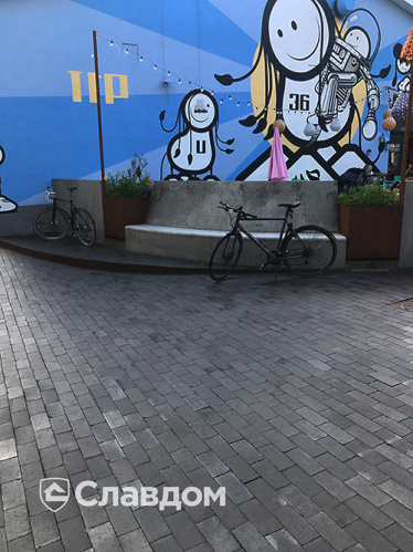 Площадь с применением брусчатки MUHR 15 Schwarz-bunt edelglanz