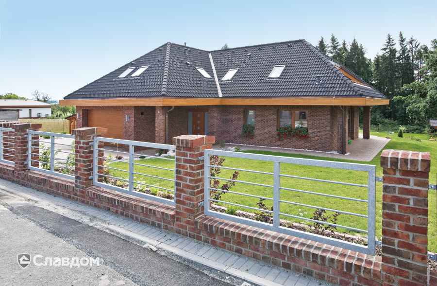 Загородный дом с облицовкой кирпичом ручной формовки MUHR Nr 7 Westfalisch-bunt