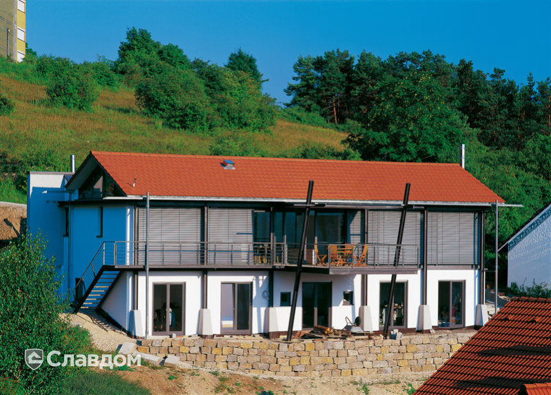 Коттедж с крышей из черепицы Creaton Domino Naturrot