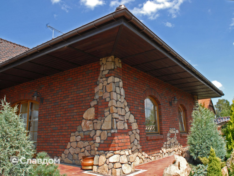 Частный дом с облицовкой кирпичом Roben Wasserstrich hellrot bunt