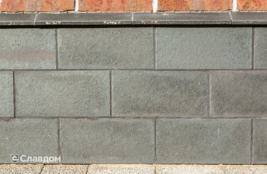 Частный дом с облицовкой плиткой Roben Formback Buntgeflammt