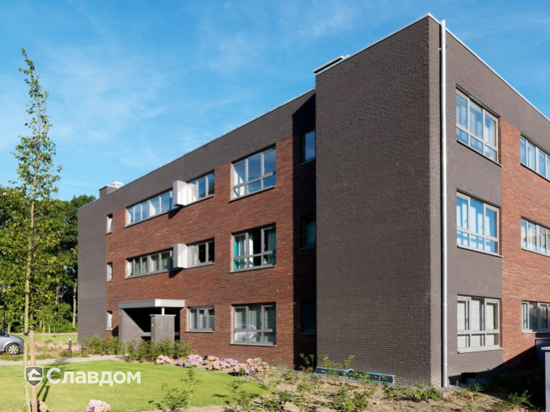 Жилой дом в Схотене с облицовкой кирпичом Terca Wasserstrich Special Rood