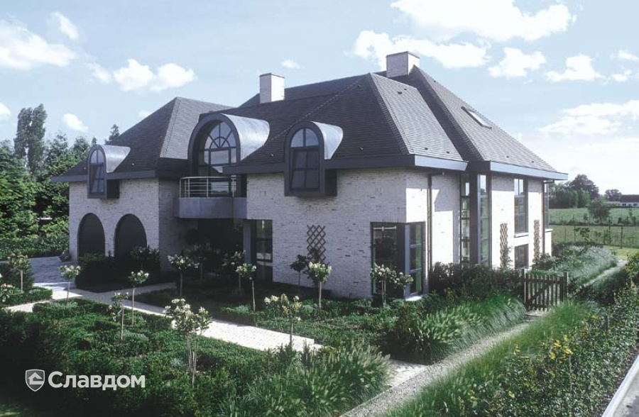 Особняк с применением керамической черепицы Koramic 301 Plain Tile Smooth Braised Blue