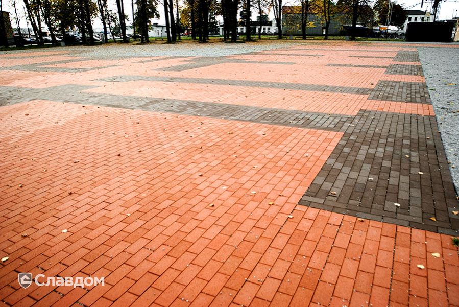Площадь с применением брусчатки Penter Baltic Klinker Pavers Classic и Braun