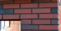 Жилой дом с облицовкой кирпичом Terca Red Flame гладкий