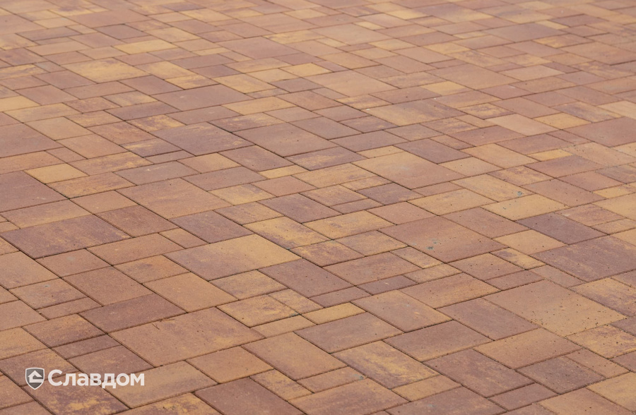 Частный дом в Ленинградской области с мощением плиткой Braer Классико