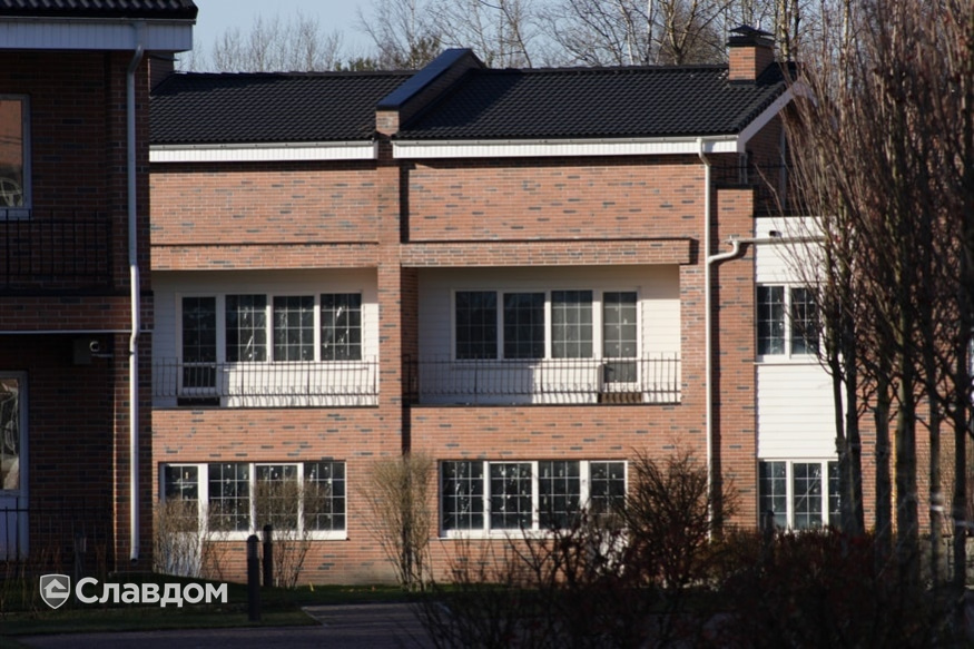 Коттеджный поселок "Солнечный берег" с облицовкой кирпичом Terca Red Flame гладкий