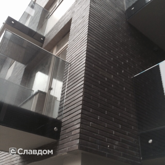 Малоэтажный жилой дом с облицовкой фасадной плиткой Stroeher Glanzsteuck №1