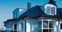 Коттедж с крышей из черепицы Creaton Futura Dunkelblau