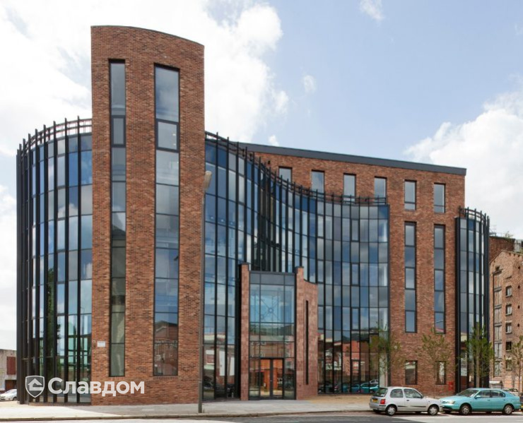 The Womens Organisation с облицовкой кирпичом Terca Topaas