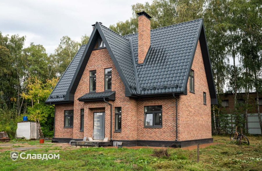Двухэтажный жилой дом в Московский области с облицовкой кирпичом Terca Morado