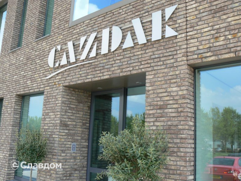 Офис Cazdak с облицовкой кирпичом Terca Klampaert Kalk Genuanceerd