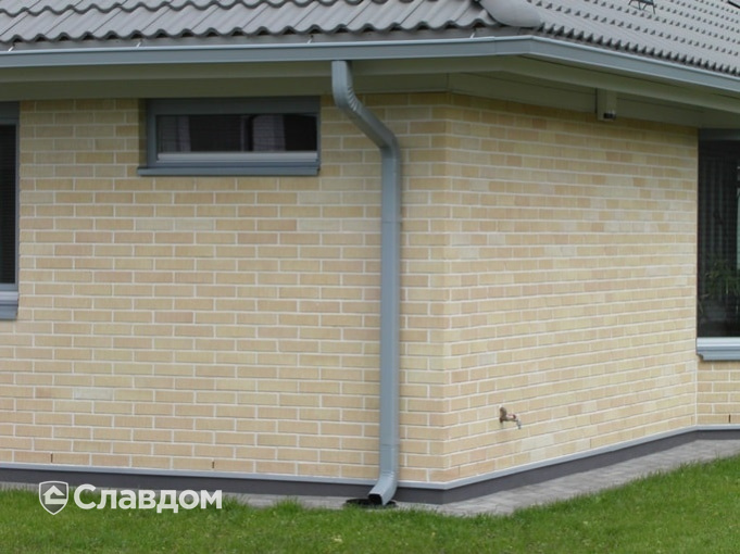 Коттедж с облицовкой кирпичом Terca Safari шероховатый