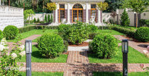 Обустройство придомовой территории коттеджа в Московской области