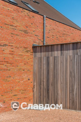 Частный дом с облицовкой кирпичом Terca Linneaus Robinia