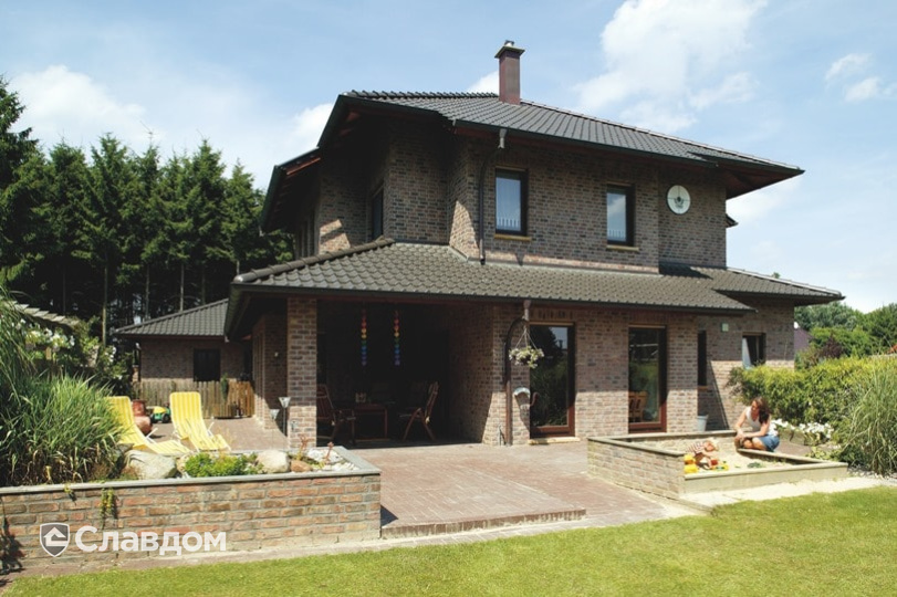 Двухэтажный дом с облицовкой кирпичом Terca Veldbrand Exterieur