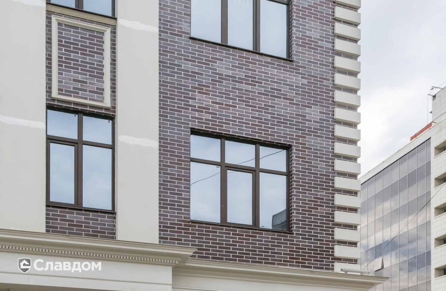 Клубный деловой центр Central Yard с облицовкой фасадной плиткой Stroeher Keravette Shine 825 sherry