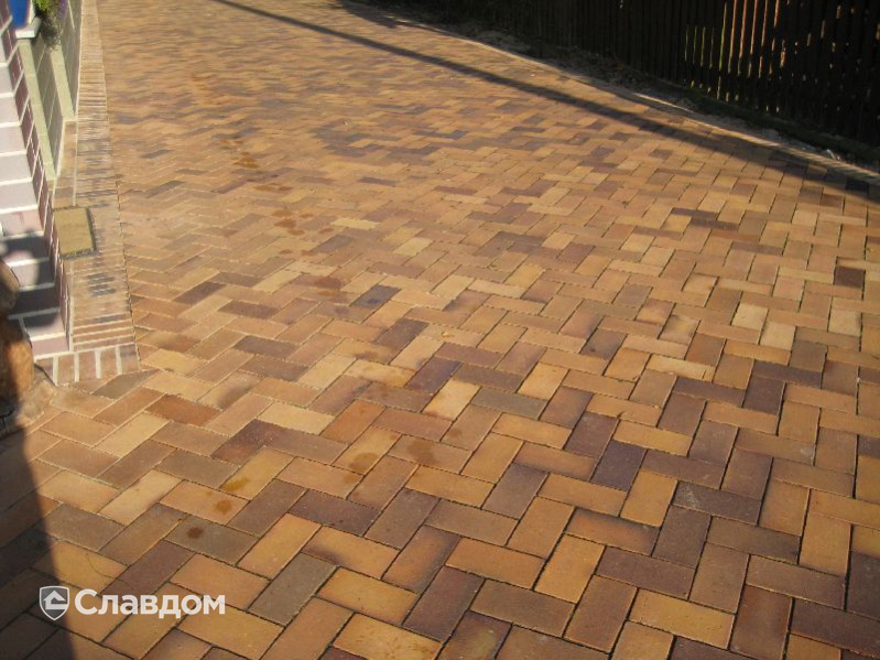 Садовая дорожка с покрытием брусчаткой MUHR 06S Hellbraun-bunt Spezial