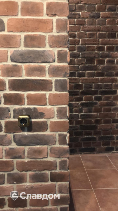 Использование искусственного кирпича БАЛТФАСАД Старый кирпич 1057 в отделке лестницы