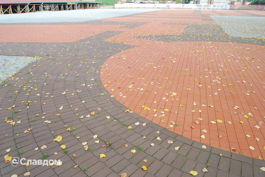 Площадь с применением брусчатки Penter Baltic Klinker Pavers Classic и Braun