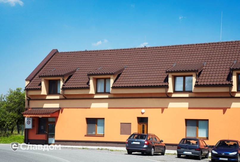 Таунхаус с черепицей TONDACH Samba 11 brown engobe