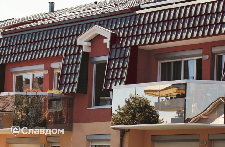 Таунхаус с применением керамической черепицы Koramic Alegra 9 Brown Engobe (Польша)