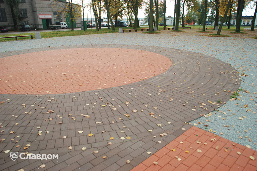 Площадь с применением брусчатки Penter Baltic Klinker Pavers Classic и Braun