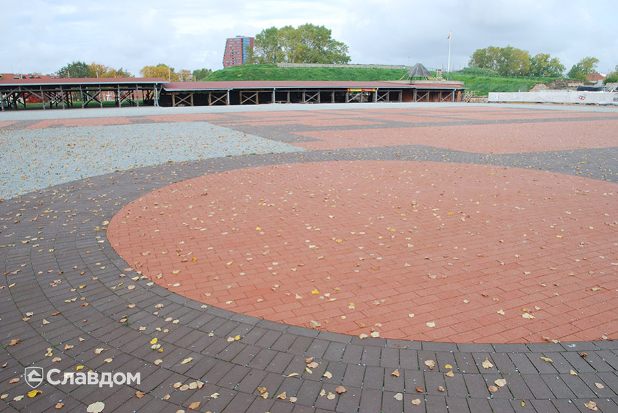 Площадь с применением брусчатки Penter Baltic Klinker Pavers Classic и Braun