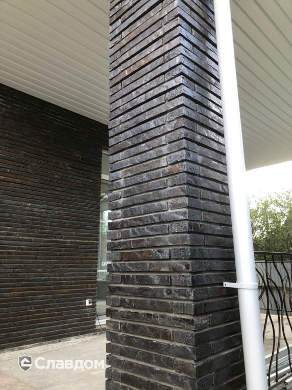 Частный дом с облицовкой из кирпича Богандинский КЗ Романов