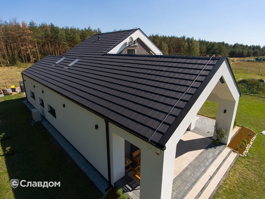 Частный дом с применением керамической черепицы Koramic Orea 9 grey engobe