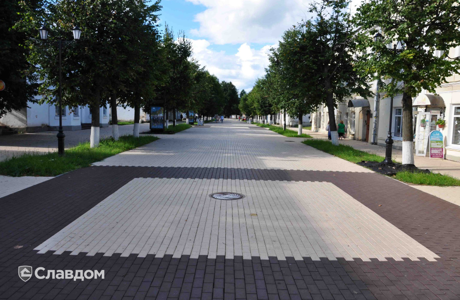 Аллея и площадь в Старой Руссе