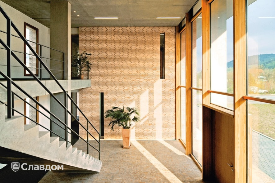 Интерьер дома с облицовкой кирпичом Terca Tallin