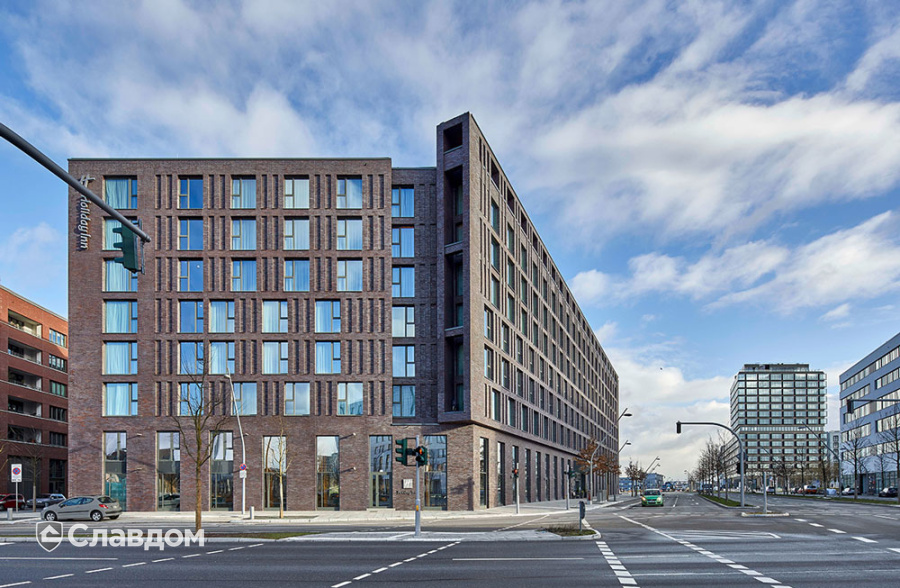 Отель сети Holiday Inn с облицовкой кирпичом MUHR WS10 Violettblau Geflammt