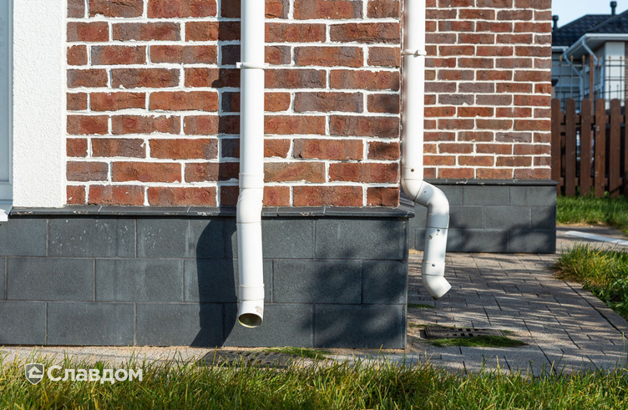 Частный дом с облицовкой плиткой Roben Formback Buntgeflammt