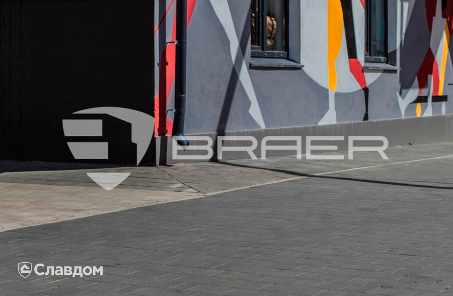 Территория "Хлебзавода", вымощенная тротуарной плиткой BRAER