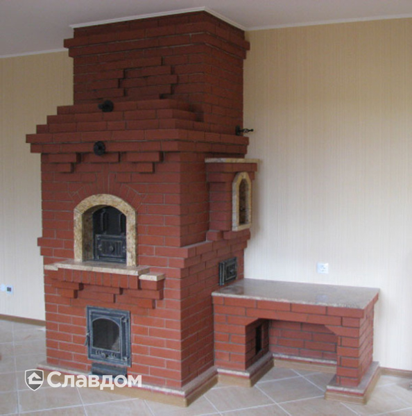 Печь с лежанкой и мраморными вставками с облицовкой полнотелым кирпичом КС-Керамик Красный