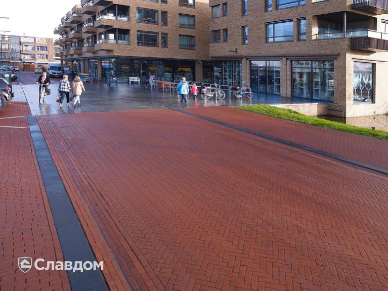 Территория торгового центра в Голландии с применением брусчатки Penter Paviona DF